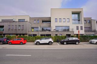 Ben je op zoek naar een ruim en lichtrijk appartement nabij het centrum van Haasdonk? Lees dan zeker even verder.  Het appartement bevindt zich op...