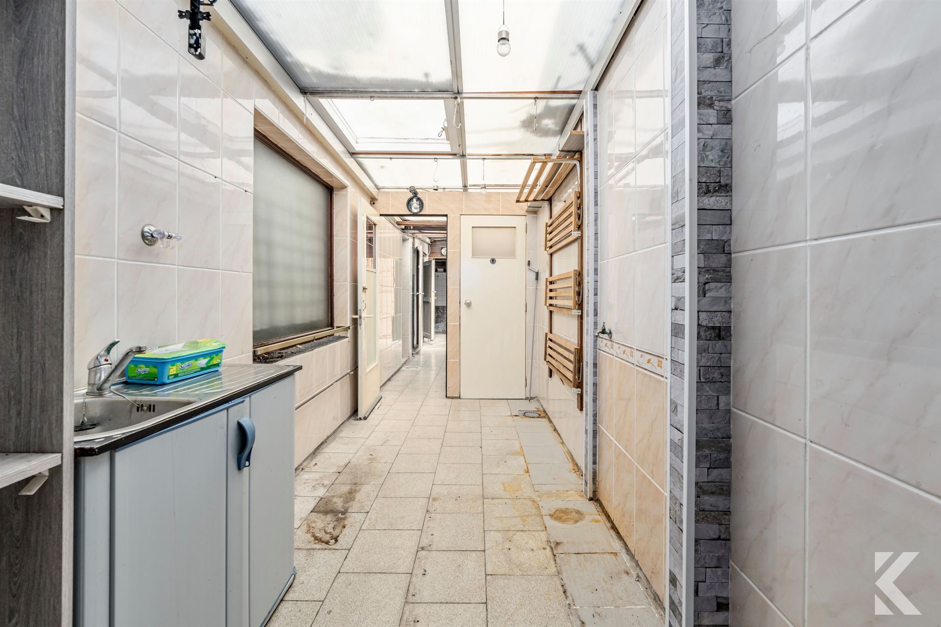 Te renoveren woning met veel potentieel en ruime zolder - foto 5
