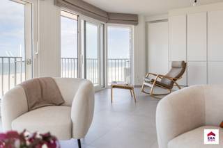 niek aanbod op de zeedijk in Koksijde. Dit prachtig zongericht hoekappartement van 80 m² bevindt zich op een absolute toplocatie met een...