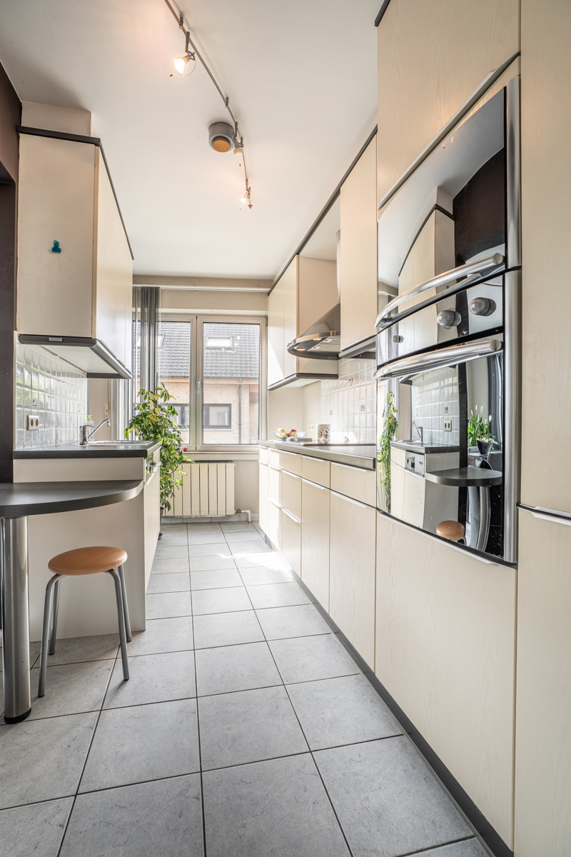 Ruim appartement met terras en dubbele garage! - foto 5
