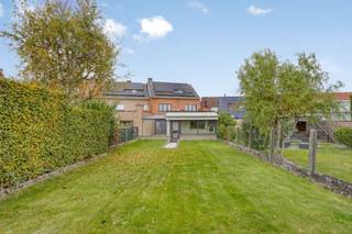 À vendre: spacieuse maison avec jardin orienté sud-est à MerchtemVous recherchez une maison familiale solide avec beaucoup de potentiel?...