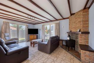<p><strong>Prefabricated house in a prime location!</strong></p><p>On the ground floor, the property comprises an entrance hall with separate guest toilet, a bright living area of approximately 34 m² and an adjoining kitchen of approximately 12 m². Both the living room and the kitchen provide access to the beautiful sunny garden, where you can enjoy sunlight throughout the day.</p><p>The property also features a spacious garage of approximately 17 m², which houses the gas condensing boiler and provides connections for the washing machine.</p><p>On the first floor, the night hall leads to the bedrooms. The master bedroom has a surface area of approximately 18 m², complemented by two additional bedrooms of approximately 12 m² each. All bedrooms are equipped with practical built-in wardrobes. The floor is completed by a bathroom with shower and vanity unit.</p><p>This house is located in a prime location within a quiet residential area, close to schools, shops and public transport.</p><p>An ideal family home in an excellent location!</p>