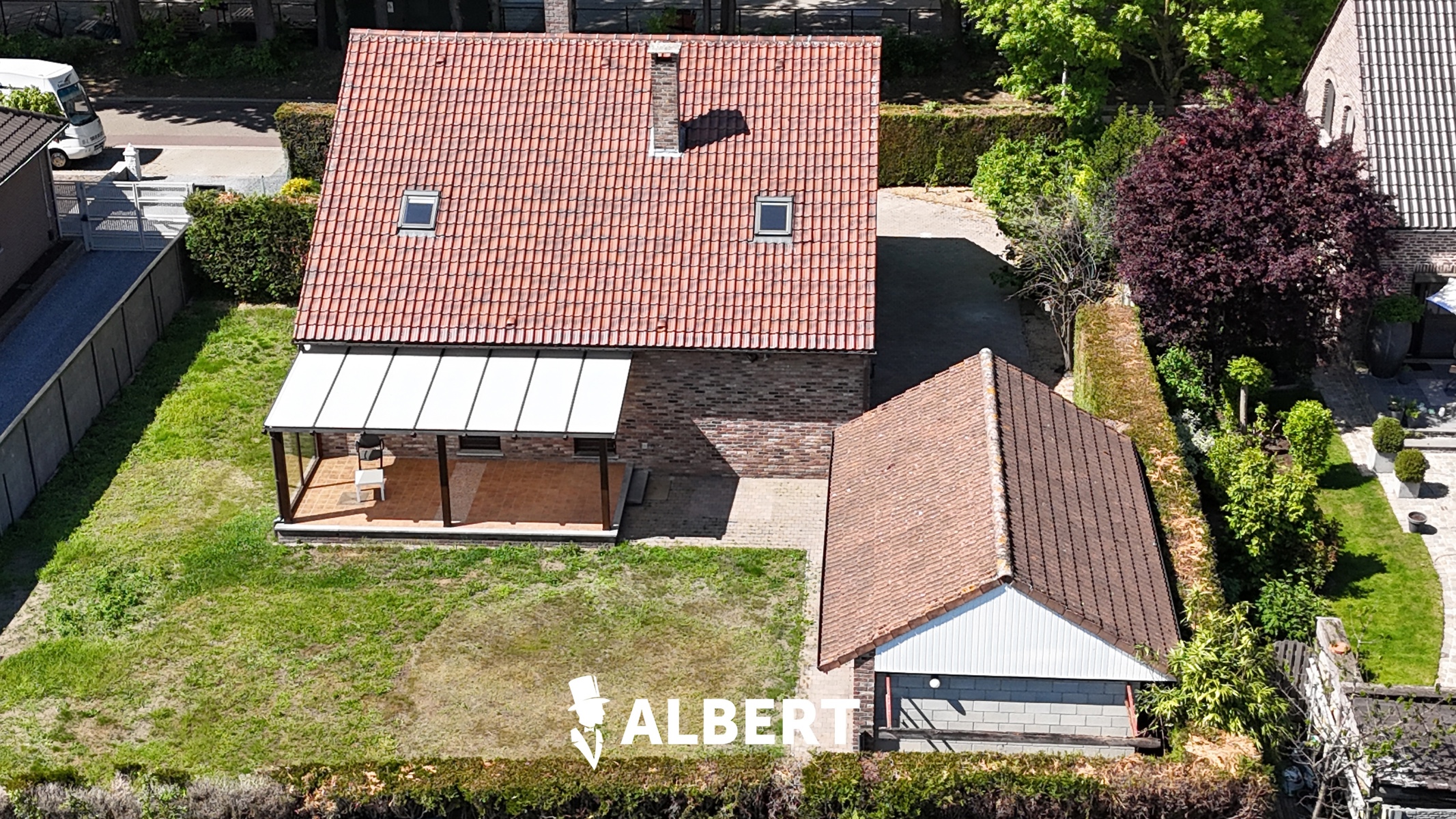 Ruime instapklare woning op toplocatie met tuin en bijgebouw - foto 1