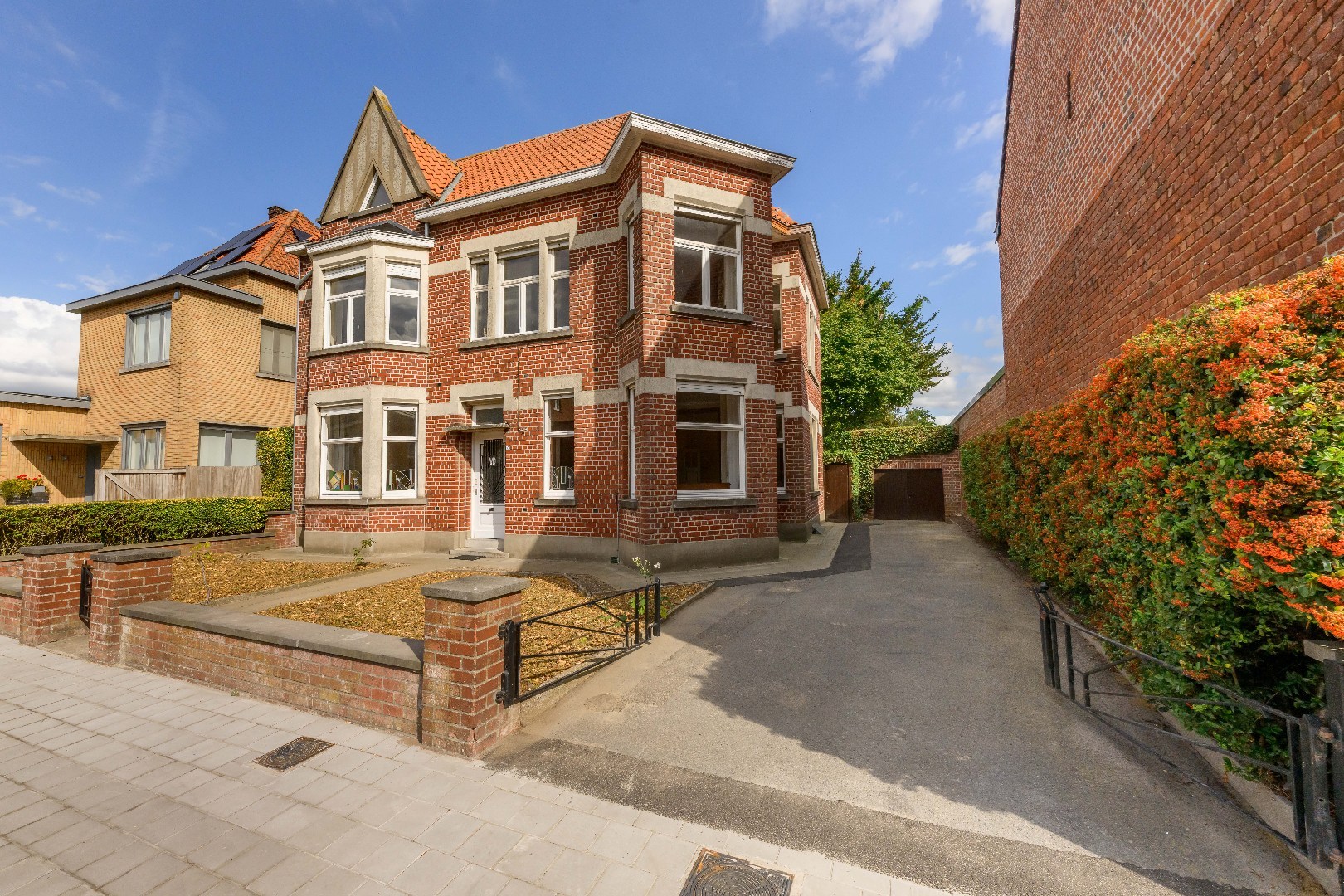 KARAKTERVOLLE INTERBELLUM VILLA OP 1.187 m² IN HARTJE ARDOOIE - foto 1