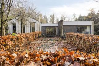 Ce bien est proposé via la formule de pré-vente. Du XX/XX/2025 au XX/XX/2025 au XX, vous pouvez venir visiter la maison sur rendez-vous et faire une offre. Le prix indiqué est un prix initial. Pour plus d'informations, veuillez contacter joy.van.uffelen@dewaele.com ou le 03 666 66 66.Cette propriété unique à vendre à Schilde vous intéresse ? N'hésitez pas à nous contacter. L'agence immobilière Dewaele de Deurne sur la Turnhoutsebaan est heureuse d'être à votre service. Vous souhaitez une estimation gratuite de votre propriété ? appelez-nous pour une conversation informelle au 03/666.66.66 ou envoyez un mail à deurne@dewaele.comInformations sur l'urbanisme : sur demandeEPC Nazareth Drive 9 : XXX kWh/ (m²/an)