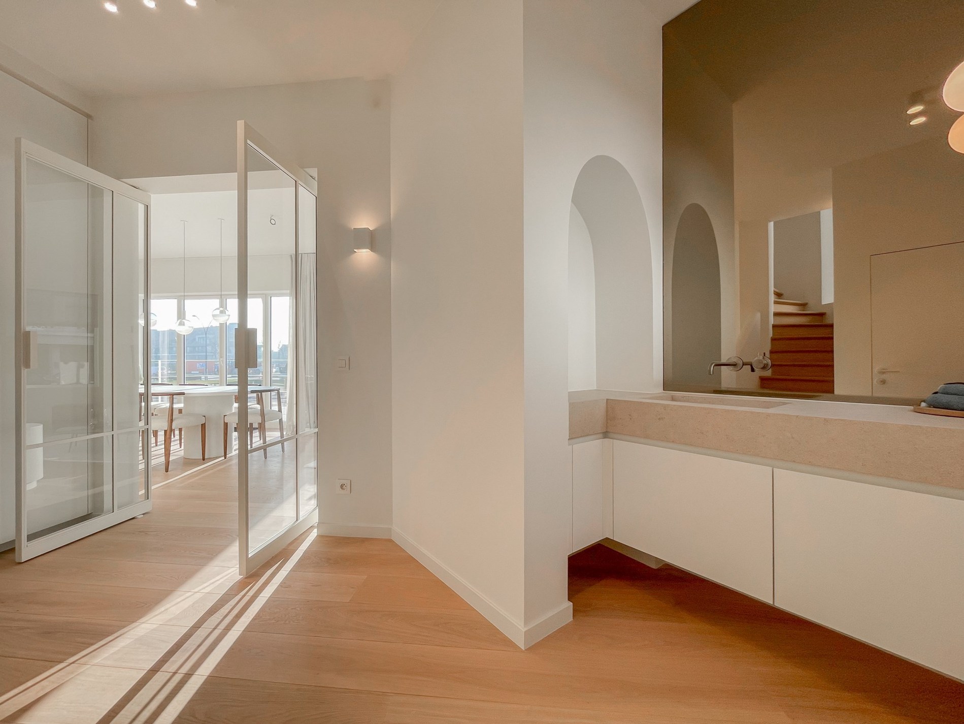 Exclusieve villa: Uitzonderlijk volledig gerenoveerde villa met frontaal zeezicht. - foto 3