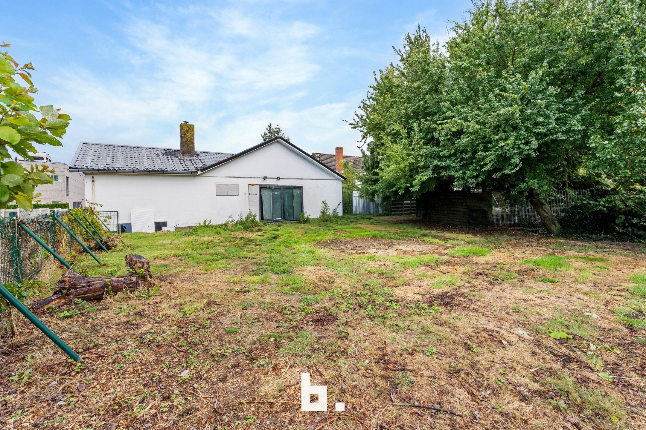 Charmante bungalow met grote tuin en veel potentieel in Roeselare - foto 2