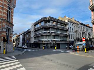 Cet appartement situé au troisième étage (avec ascenseur) est facilement accessible et se trouve à distance de marche des écoles et des...