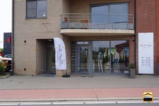 Handelsruimte met gunstige ligging in Borgloon -ideaal als investering! Deze handelsruimte bestaat uit een winkelruimte van 60m² en beschikt...