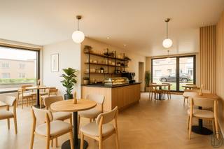 <p>TOPGELEGEN casco-handelspand, enorm veel potentieel! Commerciële zichtlocatie (ideale koffiebar, kantoor, winkel). Dit zoekertje omvat enkele AI-gegenereerde visualisaties.</p>