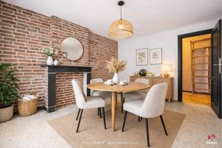 À Forest, à deux pas de la très agréable Place Albert, dans une rue à sens unique calme et appréciée, découvrez cette maison unifamiliale de ±150 m²...
