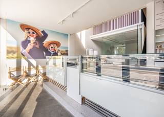 Klassevol handelspand (206 m²) te huur in de kleinschalige residentie Silo, gelegen in de Zeelaan: DE winkelstraat in het commerciële centrum...