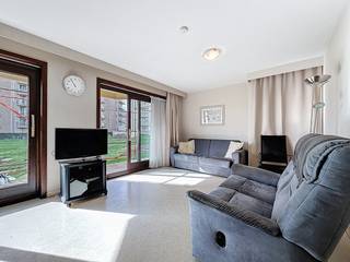 Dit op te frissen appartement met veel potentieel is gelegen op het gelijkvloers en geniet van een uitstekende ligging nabij de havengeul en...