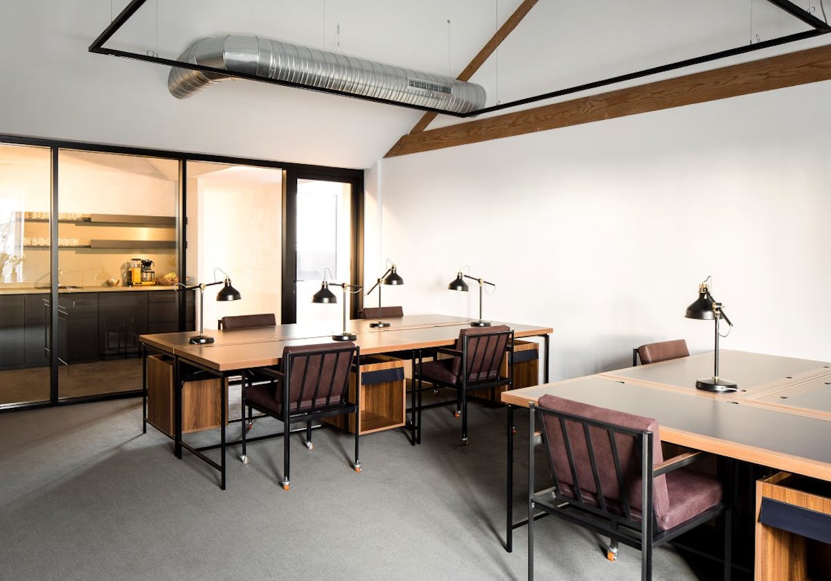 Fully equipped luxury offices for rent in the center of Ghent - photo 2