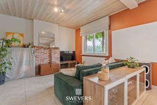 Voor meer info en foto’s, surf naar www.swevers.be – Vlakbij het centrum van Herk-de-Stad vind je deze verrassend ruime en instapklare halfopen...