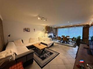 <p><span>HOBOKEN| INSTAPKLAAR APPARTEMENT MET 2 SLAAPKAMERS, TERRAS EN GARAGEBOX | EPC B |</span></p><p><span>Indeling als volgt: ruime inkomhal - twee grote slaapkamers - badkamer met douche en dubbele lavabo - toilet - schitterende woonkamer met schuifraam en open haard - halfopen, ingebouwde keuken - terras - berging.</span></p><p><span>Ruime garagebox met manuele poort is inbegrepen in de prijs.</span></p><p><span>Dit goed onderhouden appartement is gelegen op de eerste verdieping van een klein, verzorgd gebouw. </span></p><p><span>Maandelijkse kosten bedragen 40 euro (voor water en onderhoud).</span></p><p><span> </span></p><p><span>Het appartement is beschikbaar vanaf 1 oktober 2026.</span></p><p><span>Aparte meters voor gas en elektriciteit. Het appartement is geschikt voor maximum 4 personen en is bestemd om te worden gebruikt als hoofdverblijfplaats, het houden van een commerciële activiteit is dus niet toegelaten. 3 Maanden huurwaarborg zijn vereist. Indien interesse voor dit mooie appartement, graag de toegestuurde infofiche invullen. Na ontvangst van de ingevulde infofiche zal de dossierbeheerder u contacteren om verder af te spreken.</span></p><p><span> </span></p>
