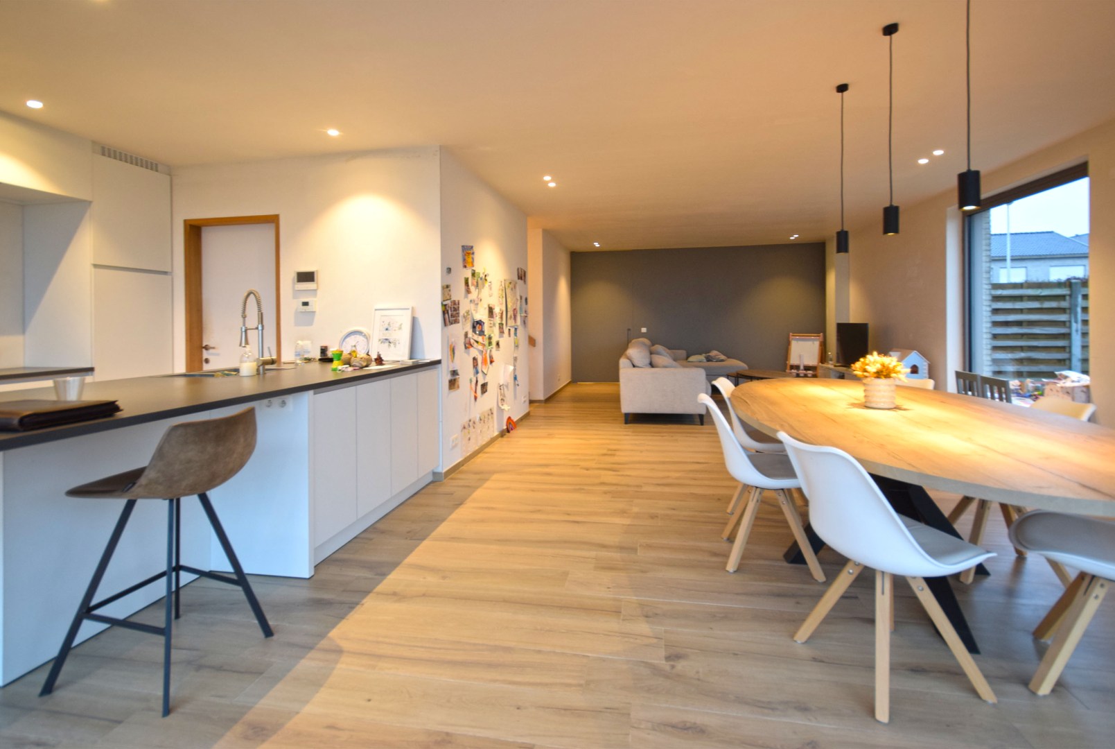 Ruime recente halfopen bebouwing met panoramisch verzicht - foto 3