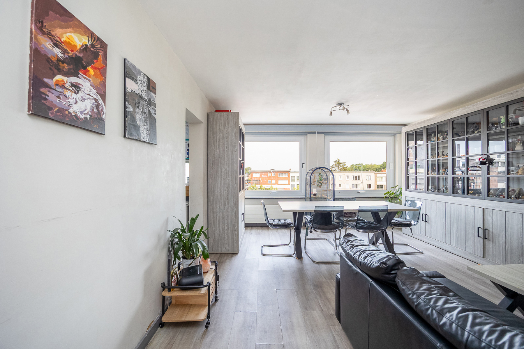 Lichtrijk 2-slaapkamerappartement op marktplein in Wijnegem! - foto 2