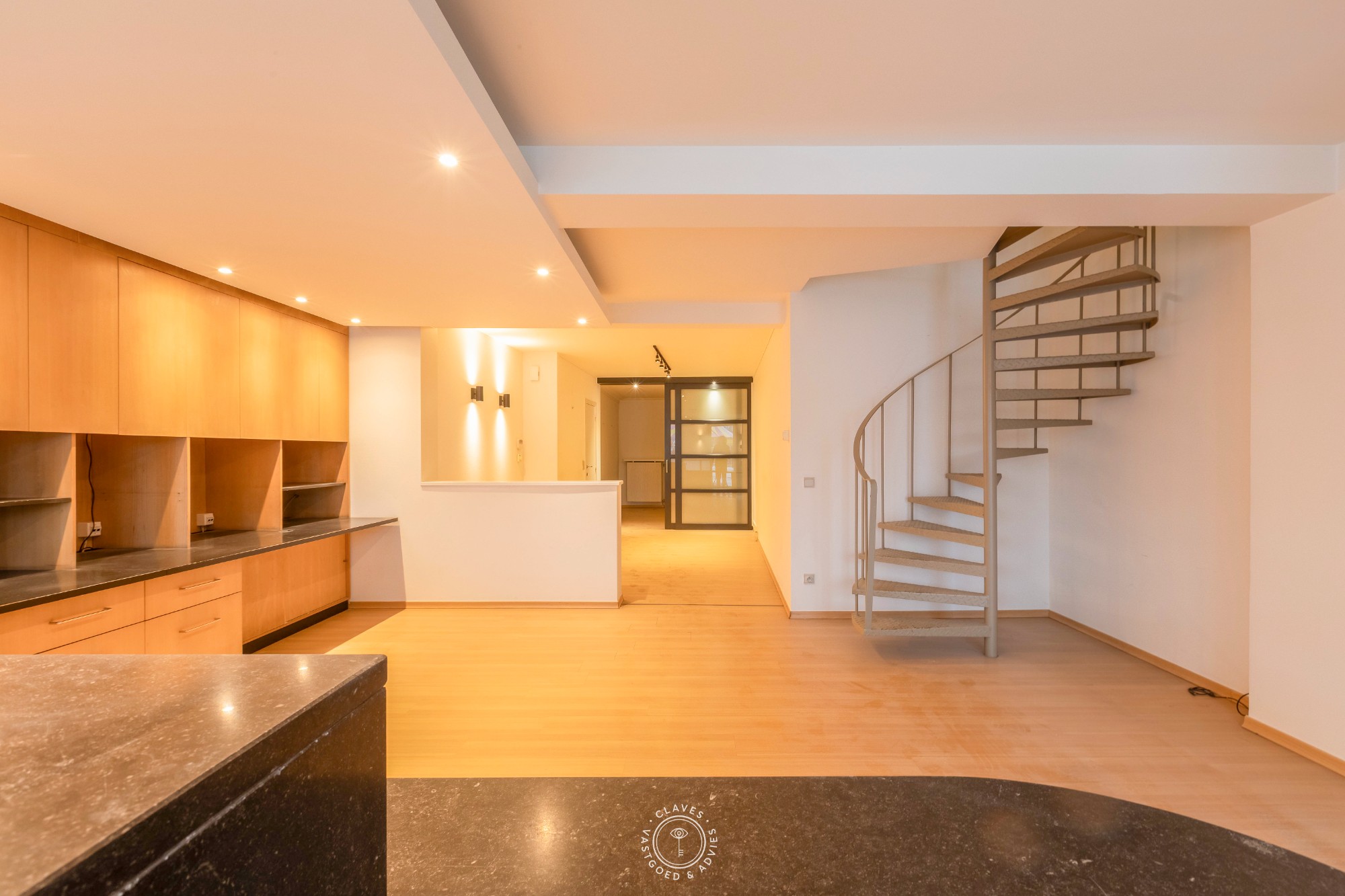 Centraal gelegen handelspand / kantoor met zicht op de Grote Markt - foto 4