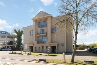 Dit uitzonderlijk ruime appartement met een bewoonbare oppervlakte van 308 m² (bron EPC) biedt alle comfort voor wie op zoek is naar plaats, licht...