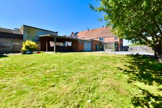 Ontdek deze woning zodat je sfeervol en zorgeloos kan wonen aan de rand van het Leen. Prachtige halfopenbebouwing waar comfort en een...