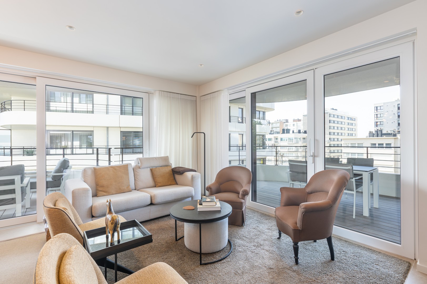 APPARTEMENT NEUF MEUBLÉ AVEC 2 CHAMBRES, GRANDE TERRASSE ET GARAGE - photo 4