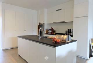 <p><span>GENT - Prinses Clementinalaan 112: Op zoek naar een </span><span>vernieuwbouw appartement op wandelafstand van het station </span><span>te huur in Gent? Dan is dit pand mogelijk iets voor u.</span></p><p><span> </span></p><p><span>De belangrijkste troeven:</span></p><ul><li><span>Gunstig EPC </span></li><li><span>Volledig instapklaar (inbouwkasten en spots)</span></li><li><span>Centraal gelegen, op enkele stappen verwijderd van het Sint-Pietersstation</span></li><li><span>Ruim terras aan de achterzijde</span></li></ul><p><span> </span></p><p><span>Indeling:</span><span> </span></p><p><span>Leefruimte met open, volledig geïnstalleerde keuken, apart toilet, berging met aansluiting wasmachine, slaapkamer met douchekamer, 2e slaapkamer (achteraan gebouw) met toegang tot ruim terras en badkamer met dubbel lavabomeubel en inloopdouche. Inclusief fietsenstalling en private kelderberging. </span></p><p><span> </span></p><p><span>Beschikbaar vanaf 01/09/2026. Domicilie verplicht.</span></p><p><span>Huurprijs: € 1100 + € 50 (EGW afzonderlijk af te rekenen). </span></p><p><span> </span></p><p><span>Neem contact op met Axel Lenaerts makelaars voor een bezoek ter plaatse via onze website.</span></p>