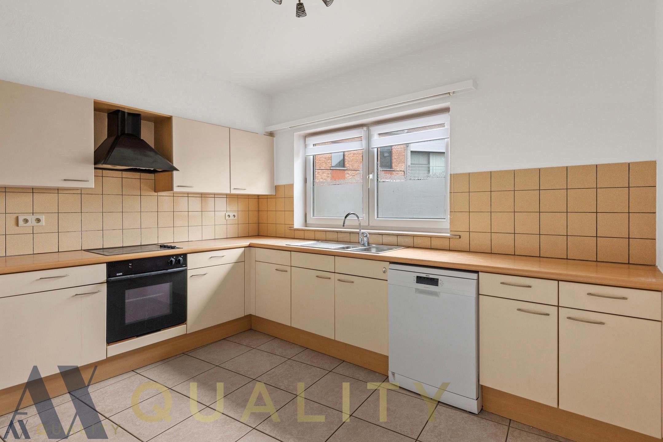 Nabij het station van D'monde gel., gelijkvl. 3 slpk-app. met 2 badk. en gar. - foto 4