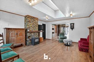 Ontdek deze instapklare woning met 4 slaapkamers, rustig gelegen met een ruime tuin. Geniet van een lichte leefruimte en een zonnige tuin die perfect aansluit op een mooi terras.<br /><br />indeling:<br />gelijkvloers: ruime leefruimte, keuken, berging, koertje, en handige loods. Op de eerste verdieping vinden we 4 grote slaapkamers en op de tweede verdieping is er een zolder. <br /><br />Vraag snel een bezoek aan en laat je verrassen door deze unieke woning!<br /><br />Deze woning wordt verkocht onder het systeem van START 2 FINISH.<br />Elk prijsvoorstel gelijk of hoger dan deze startprijs wordt voorgelegd aan de verkoper(s) die dit al dan niet kan aanvaarden.