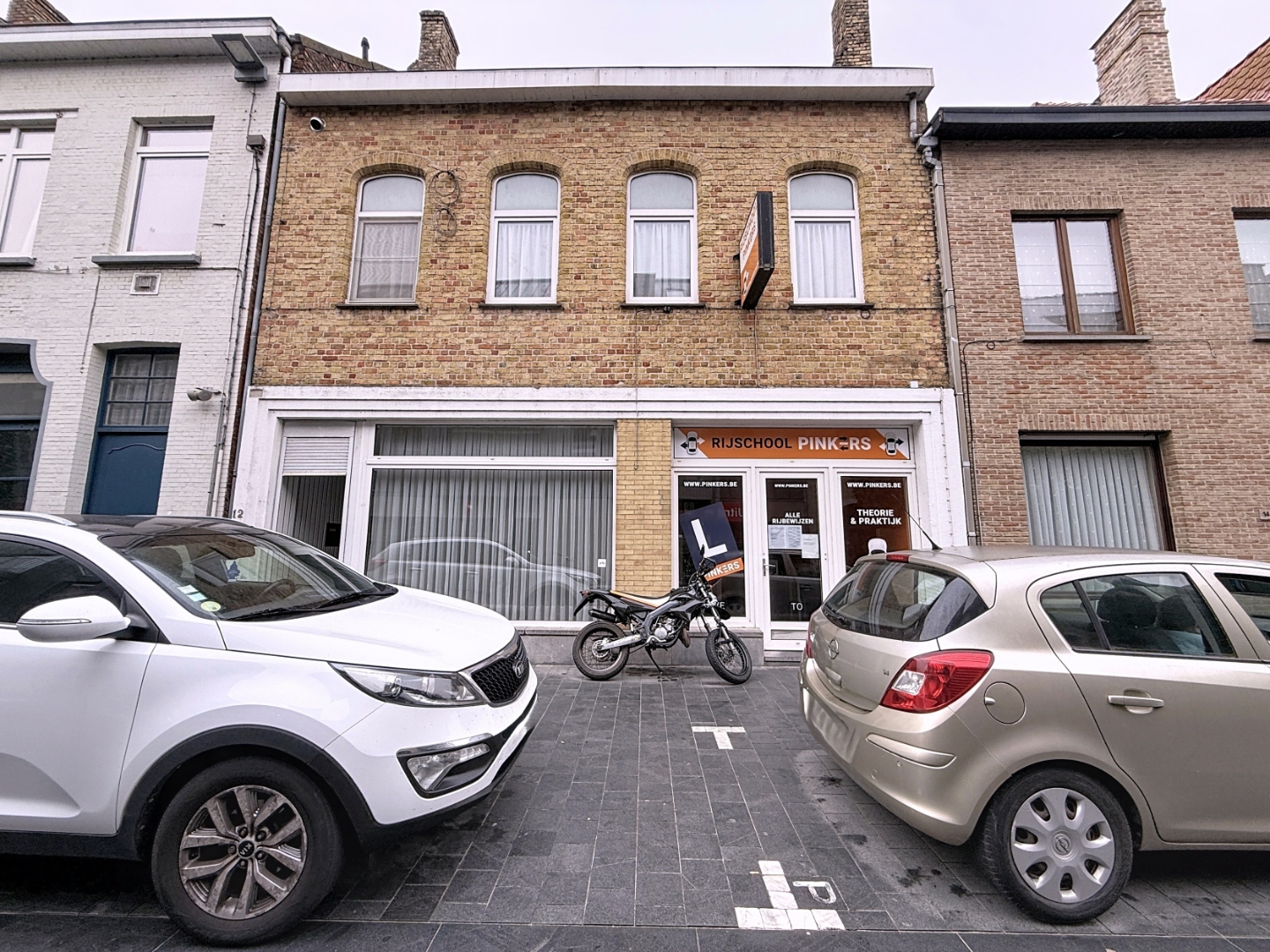 Investeringspand bestaande uit drie appartementen en handelspand in centrum Nieuwpoort - foto 1