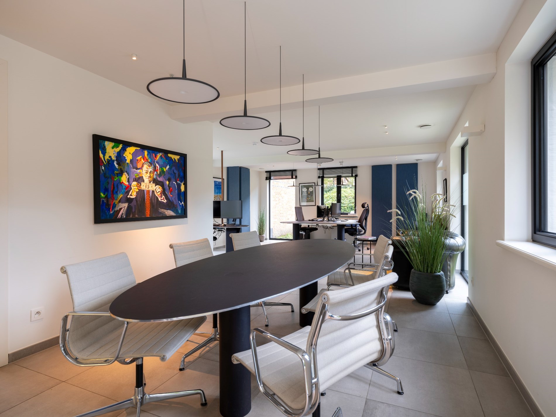 Instapklaar kantoorgebouw ingedeeld met burelen en voorzien van privatieve parking - foto 2