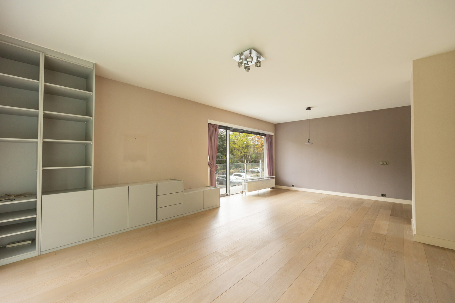 Energiezuinig (EPC B) hoekappartement met uitzonderlijke lichtinval en riant terras te Berchem - foto 2