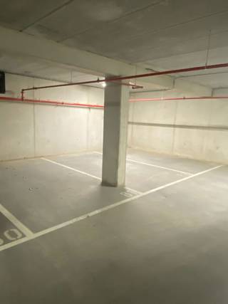 Autostaanplaatsen te koop in de ondergrondse kelderverdieping van het project "Tribeca".Meerdere parkings mogelijk (ook naast elkaar).Grondaandeel...