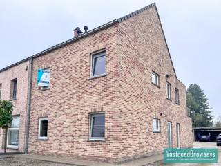 Dit energiezuinig appartement bevindt zich op het eerste verdiep van een goed onderhouden kleinschalig meergezinscomplex. Het appartement is als...