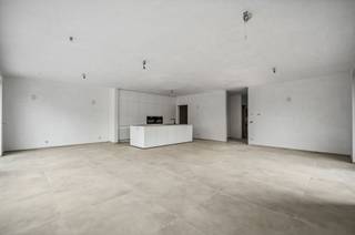 U betaalt geen btw, maar alleen registratierecht, waardoor u meer eigen middelen overhoudt. Deze luxewoning, momenteel in de afwerkingsfase, is...