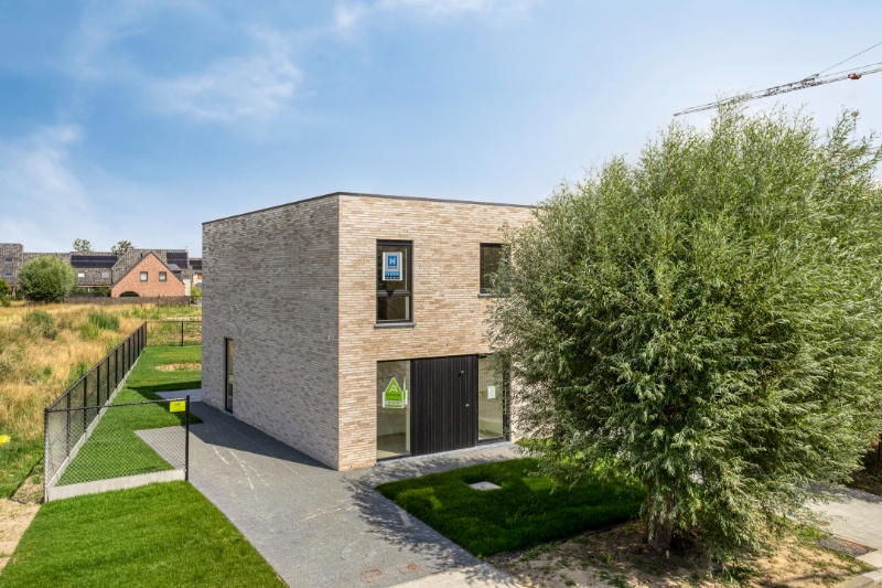 Volledig afgewerkte nieuwbouw woning met 3 slaapkamers - foto 1