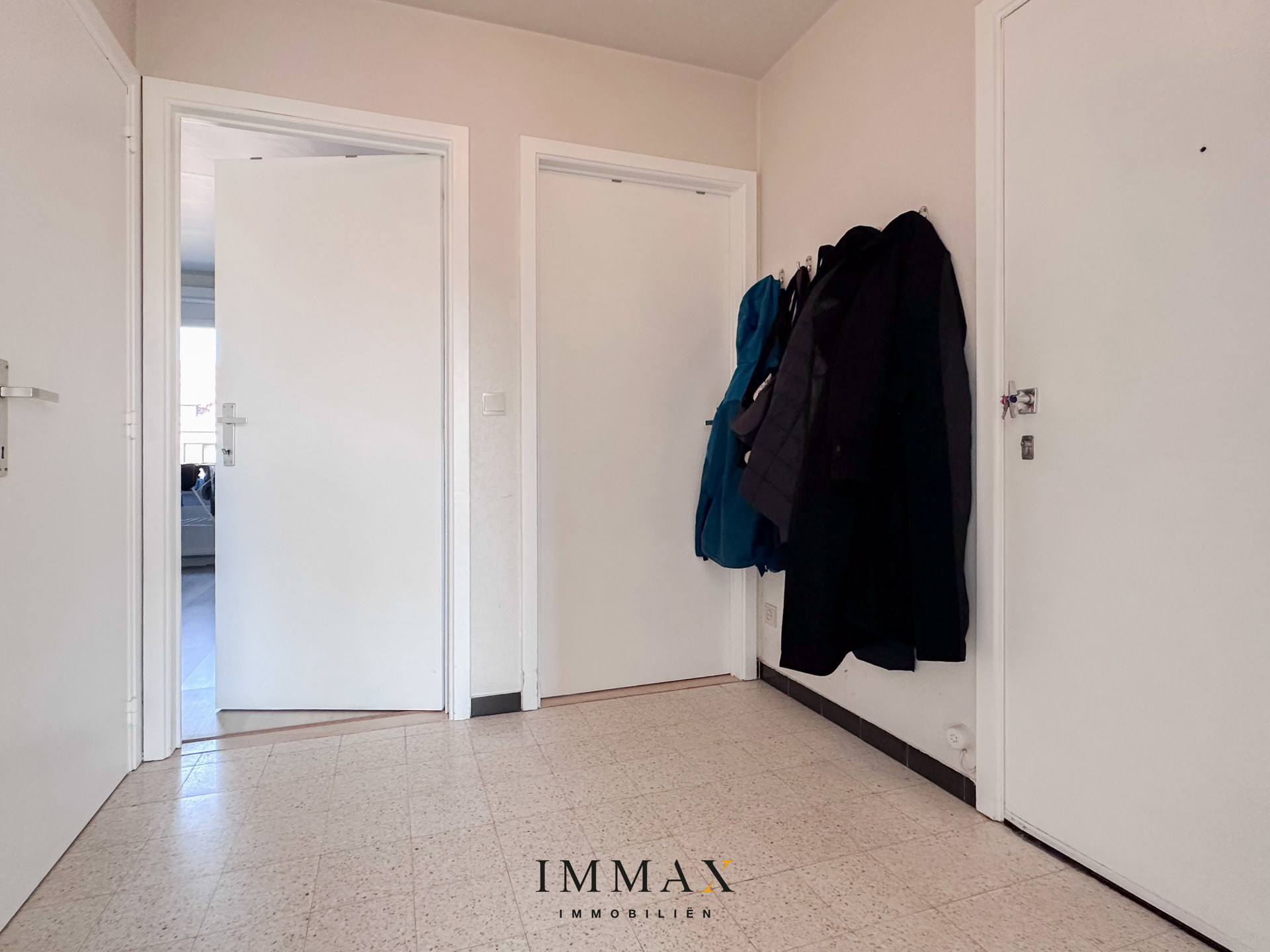 Verzorgd appartement met 2 slaapkamers en garage - foto 4