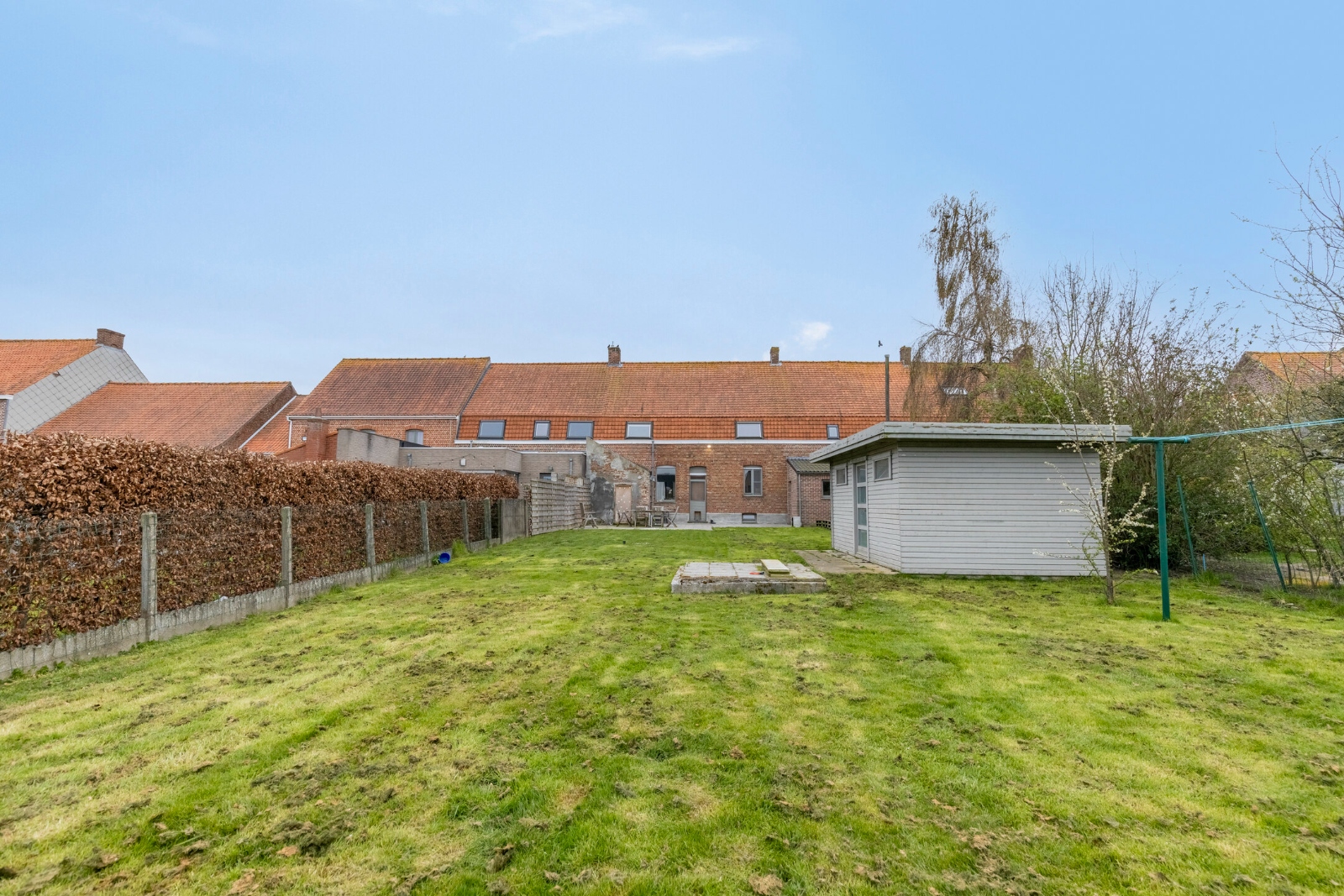 Omvangrijke woning met 5 slpk, tuin en dubbele garage - foto 4