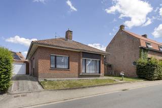 Dit op te frissen, gelijkvloers huis in de Bellestraat 10 in het charmante Westouter is goed onderhouden en klaar om naar eigen smaak te...
