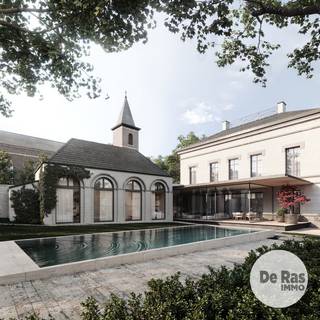 <p>ERPE-MERE –Exclusieve herenwoning met praktijkmogelijkheden <br /><br />Pal in het centrum van Erpe-Mere, op een uitzonderlijke hoeklocatie naast de kerk, bevindt zich deze prestigieuze voormalige pastorie en dokterswoning op een perceel van 13a. Deze eigendom uit het begin van de 19de eeuw wordt aangeboden als een uniek totaalproject waarbij de toekomstige eigenaar de woning aankoopt met mogelijks de renovatie- en afwerkingsplannen.<br /><br />De eigendom bestaat uit een imposant hoofdgebouw met twee authentieke bouwlagen en een afzonderlijk koetshuis. Dankzij de karaktervolle indeling met centrale inkomhal, ruime leefvertrekken en een aparte toegang tot de voormalige praktijkruimte leent deze eigendom zich perfect voor vrije beroepen zoals artsen, advocaten, kinesisten of ondernemers die wonen en werken wensen te combineren op één exclusieve locatie.<br /><br />De ligging vormt hierbij een absolute meerwaarde en geniet bovendien van een vlotte bereikbaarheid.<br /><br />De toekomstige afwerking voorziet uitsluitend hoogwaardige materialen en verfijnde natuurelementen die perfect aansluiten bij de authentieke uitstraling van het gebouw. Denk aan luxueus maatwerk, stijlvolle vloeren, performante technieken en een afwerkingsniveau van absolute topklasse.<br /><br />Daarnaast wordt maximaal ingezet op hedendaags wooncomfort en energie-efficiëntie, met onder meer doorgedreven domotica, duurzame technieken, performante isolatie en alle moderne voorzieningen die beantwoorden aan de hoogste verwachtingen van vandaag én morgen.<br /><br />Authentieke elementen zoals sierplafonds, originele schouwen, hoge plafonds en karaktervolle ruimtes blijven behouden en worden harmonieus gecombineerd met een luxueuze hedendaagse architecturale invulling.<br />Ook het voormalige koetshuis biedt diverse mogelijkheden en kan volledig worden ingevuld volgens de wensen van de toekomstige eigenaar.<br /><br />Een uitzonderlijke opportuniteit voor wie op zoek is naar een prestigieuze eigendom met uitstraling, comfort en professionele mogelijkheden op toplocatie.</p>