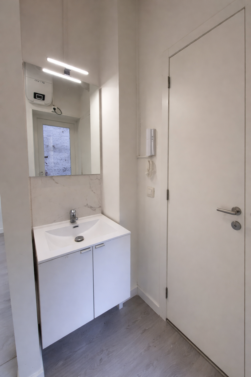 Lichtrijk Appartement Op Het Gelijkvloers Te Huur! - foto 5