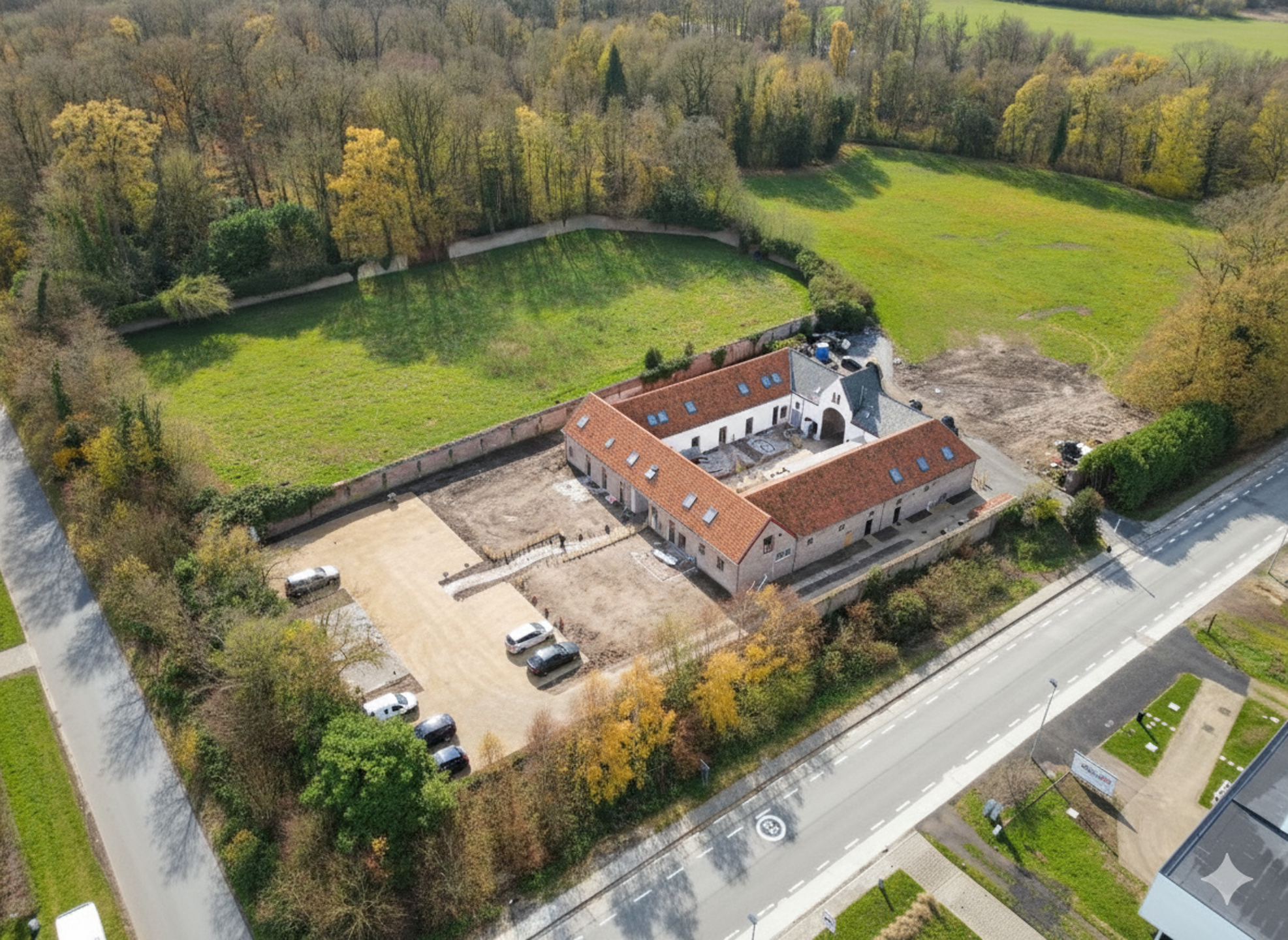Buitengewoon uniek wonen in een prachtig vernieuwde hoeve te Zwijnaarde - foto 1