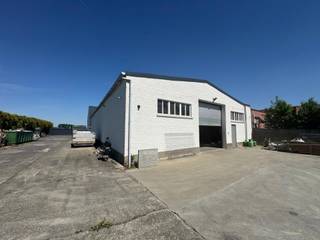 Opslagruimte te huur in Ninove, centraal gelegen tussen Brussel, Aalst en Geraardsbergen. De ruimte van 350 m² biedt een vrije hoogte van 4 meter...