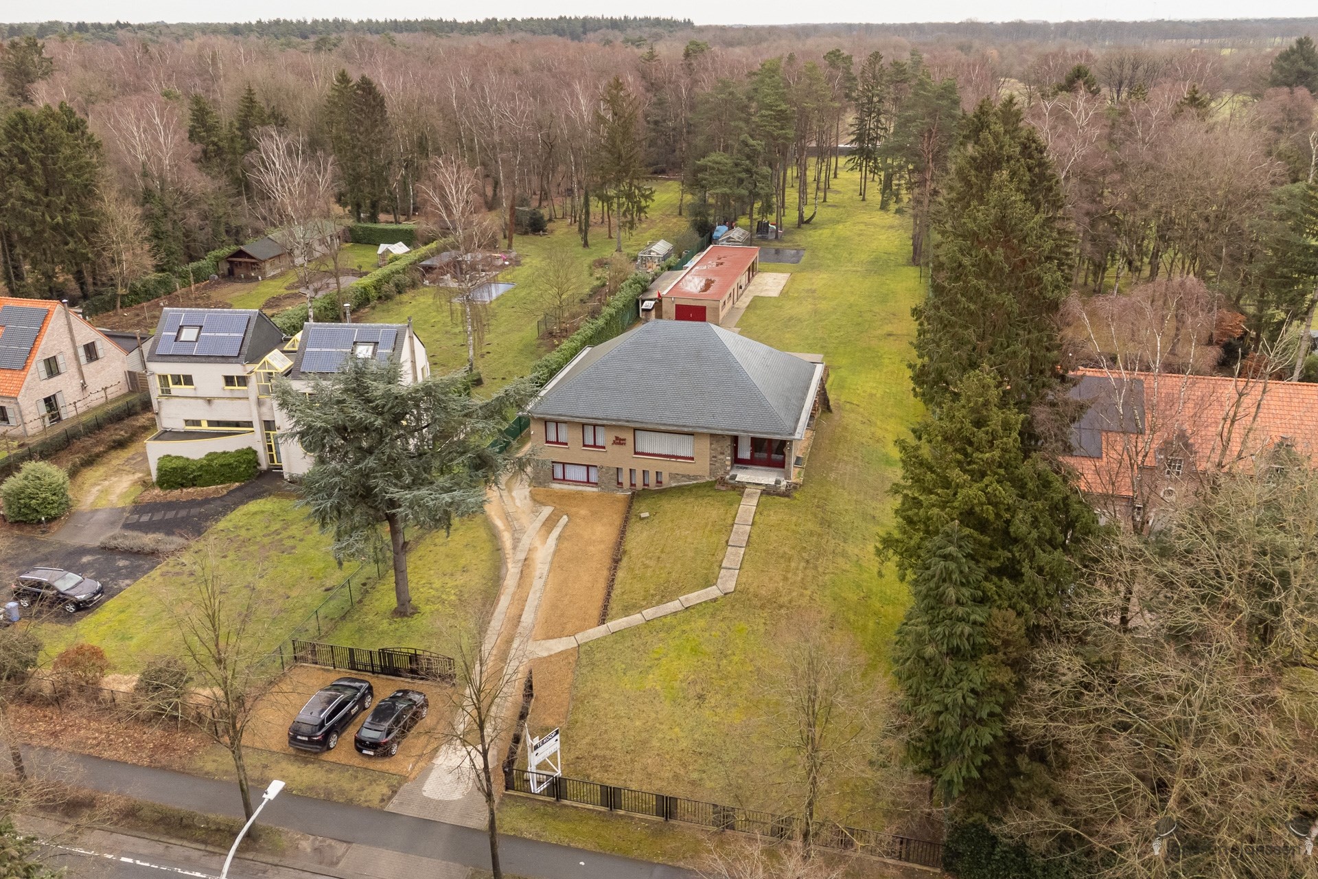 Villa met eindeloze mogelijkheden op 6270 m² grond - foto 1
