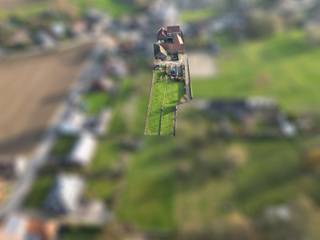 Indrukwekkende vierkantshoeve!Deze eigendom is prachtig gelegen in een groene omgeving met uitgestrekte weilanden, waar rust en natuur centraal...