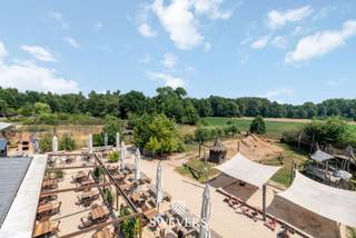 Voor meer info en foto’s, surf naar www.swevers.be – In het groene Tessenderlo-Ham vind je deze uitzonderlijke eigendom van bijna 2 hectare,...