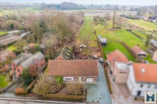 Ontdek deze unieke hoeve waar ruimte, rust en mogelijkheden perfect samenkomen.Deze charmante woning met 3 volwaardige slaapkamers is gelegen op een...