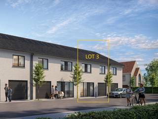 INDELING VAN DE WONING<br /><br />GELIJKVLOERS<br /><br />- Inkomhal- Gastentoilet- Leefruimte met open keuken- Trap naar boven- Berging/wasruimte- Inpandige garage<br />EERSTE VERDIEP<br /><br />- Nachthal met zolderluik- Apart toilet- Badkamer- Berging- Badkamer- 4 slaapkamers<br />ZOLDERVERDIEP<br /><br />- Zolderruimte<br />Afbeeldingen zijn steeds illustratief en contractueel niet bindend.<br /><br />De koper heeft deels nog inspraak in de stijl en afwerking van de woning voor zover deze zaken niet werden vastgelegd door vergunning of bestelling van materialen.<br /><br />TIP: Hoe sneller U beslist in de bouwfase, des te meer inspraak U heeft in de keuze van materialen en/of afwerking.<br /><br />ECO-uitvoering dat voldoet aan strenge energienormen.<br /><br />- Zonnepanelen- Doorgedreven isolatie- Warmtepomp i.p.v. gas- Vloerverwarming- Ventilatie D- Max. E-peil = 30- Elektriciteitsaansluiting : 3 fasen
