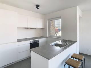 De snelste manier om een bezoek te brengen aan dit appartement? Vraag je bezoek aan via de rode knop op onze website (www.dewaele.com) en je...