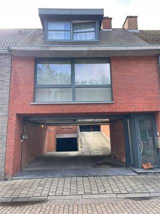 <p><span>Garagebox van 2.9m op 7m diep te koop onder het gebouw. Te bereiken via de Vrijheidshoek.</span></p><p><span> </span></p><p><span>Stedenbouwkundige inlichtingen in aanvraag.</span></p><p><span> </span></p><p><span>Voor meer inlichtingen, een bezoek of een vrijblijvende waardebepaling van uw eigendom mail naar info@vastgoedclement.be</span></p><p><span> </span></p><p><span> </span></p><p><span> </span></p><p><span> </span></p>